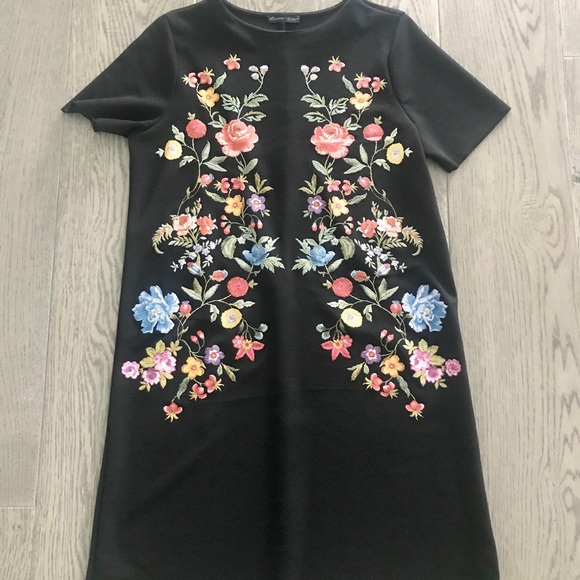 Black dress with printing - Picture 2 of 2